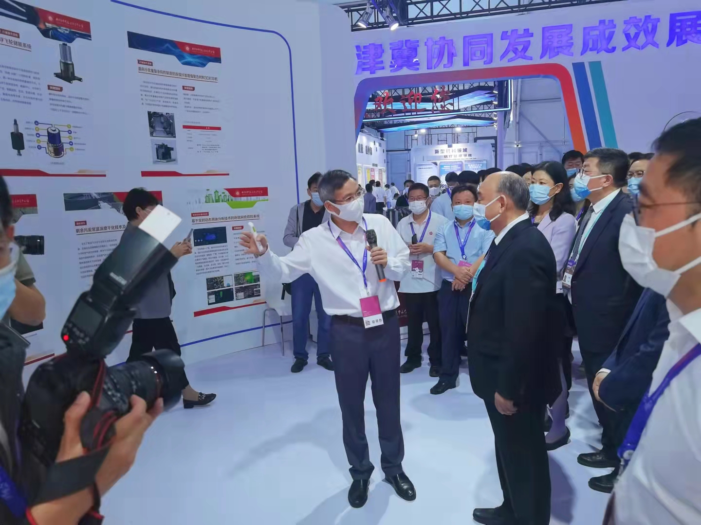 泓慧能源飞轮储能亮相北京第24届科博会，展出新型储能创新成果
